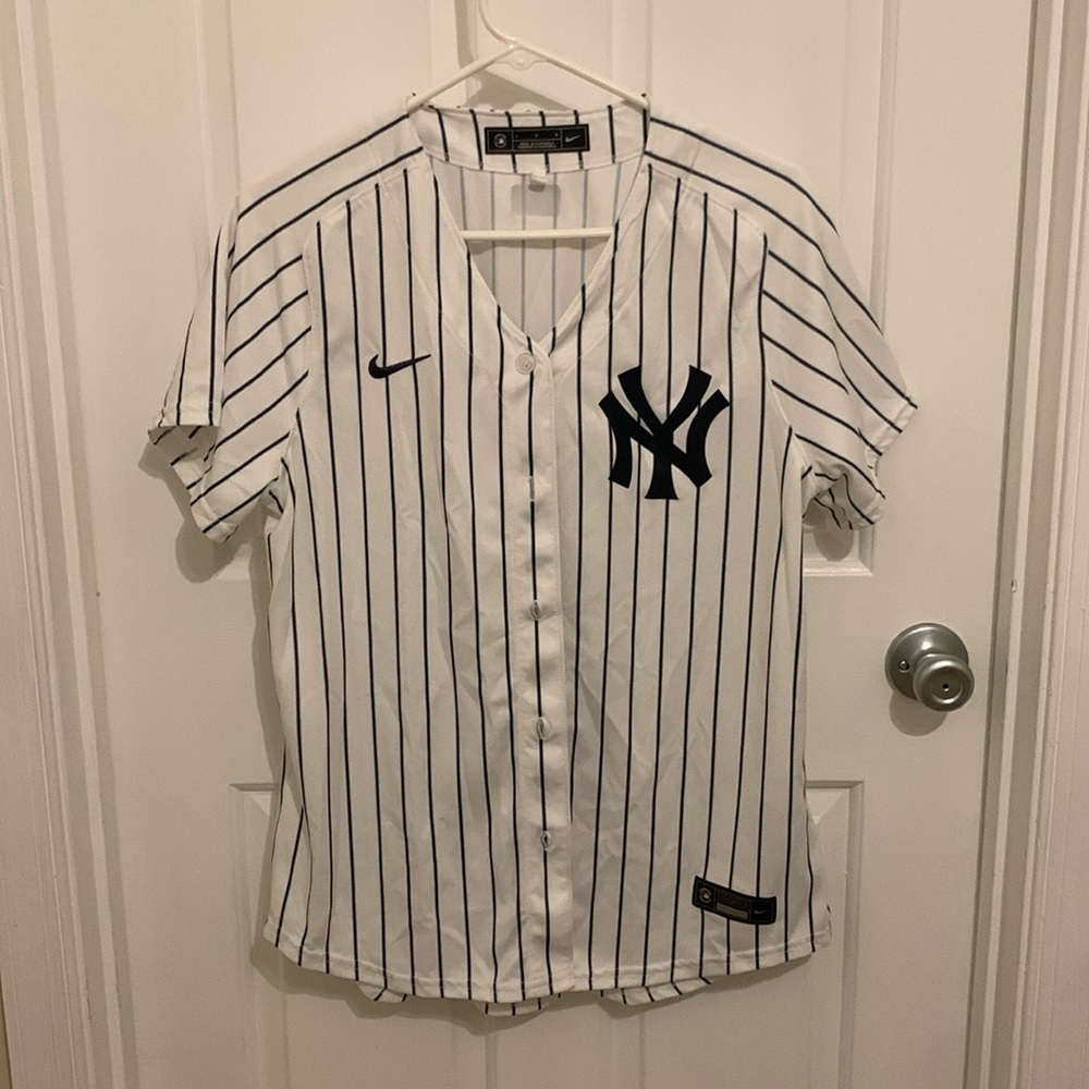 New York Yankees jersey Nike women size Large. New without tags. White stripe